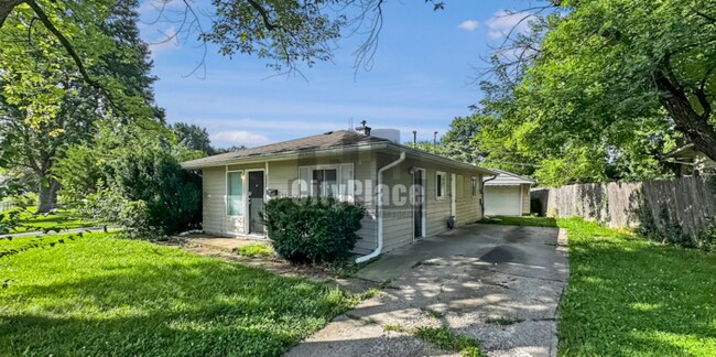 Building Photo - 3060 Midvale Dr