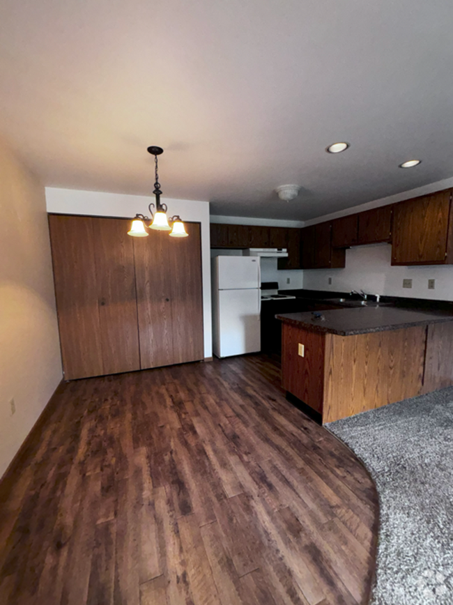 Building Photo - 110 W 11th St Unit 8 Rental