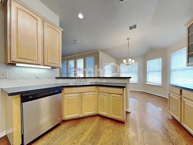 Photo - 989 Dogwood Ln