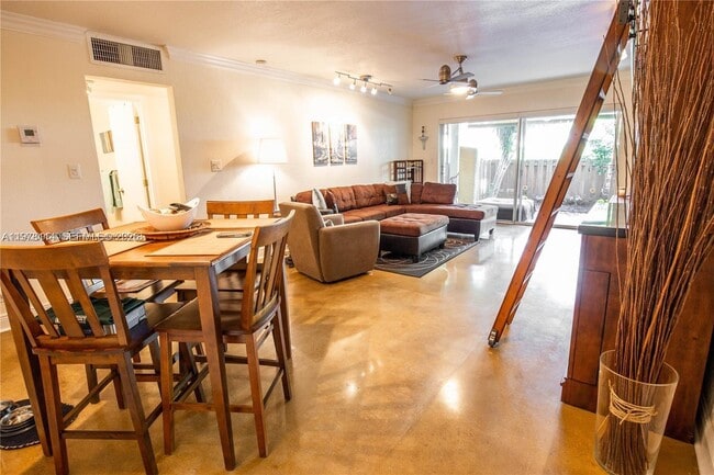 Photo - 1700 SE 15th St Unit 114