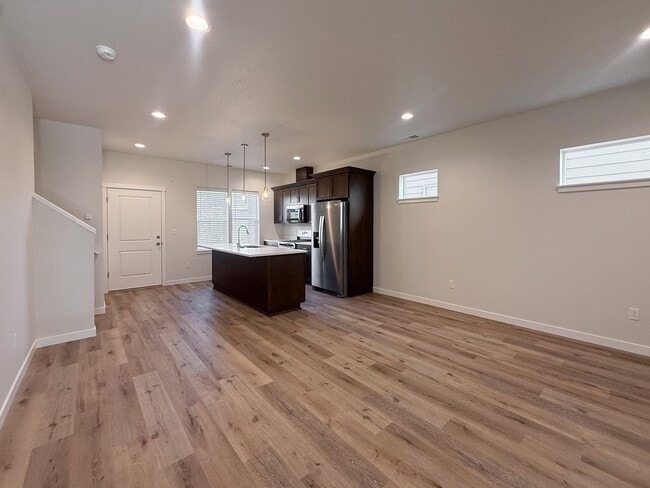 Photo - 352 SE Shetterly Dr