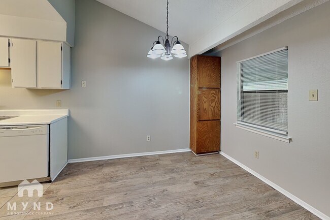 Photo - 2300 Berkett Dr Unit B