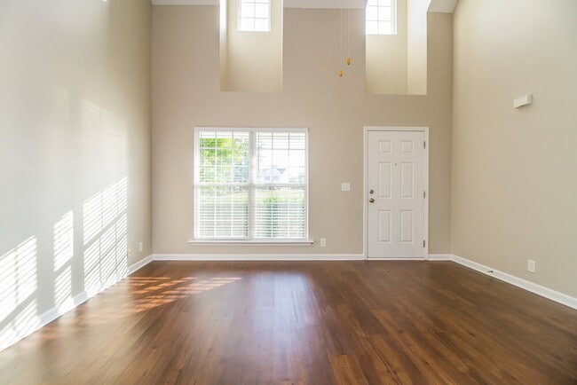 Photo - 913 Harvest Grove Dr