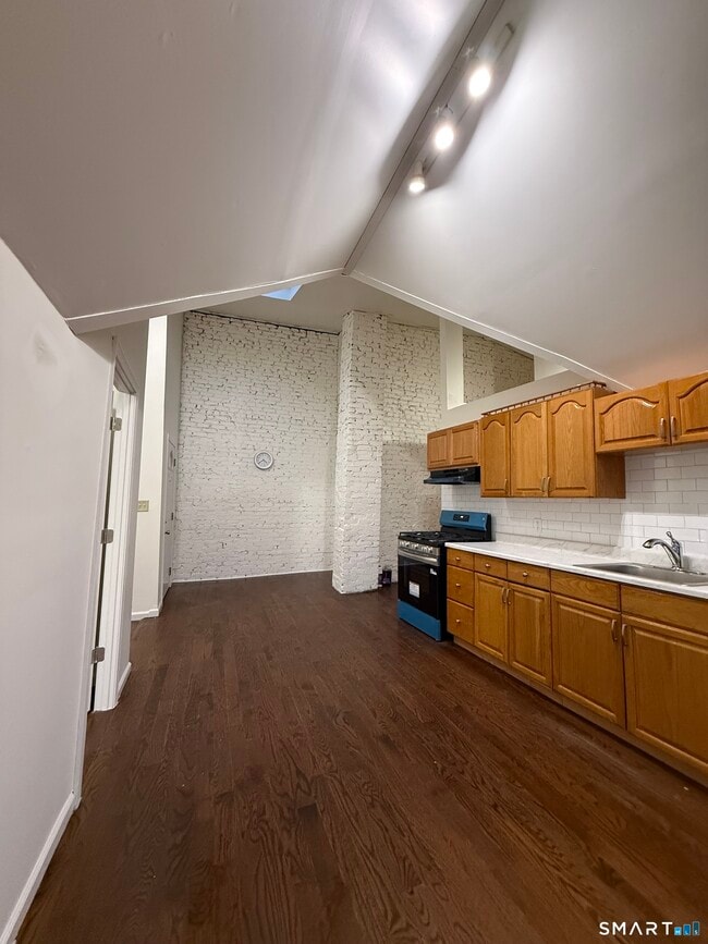 Photo - 1840 Barnum Ave Unit 3