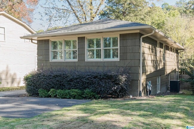 Building Photo - 615 Broadway St