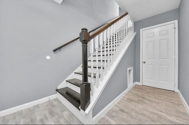 Photo - 109 N Eastwood St