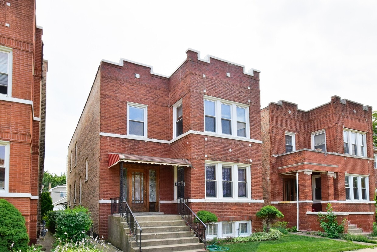 Photo - 5353 W Newport Ave (Chicago, IL)
