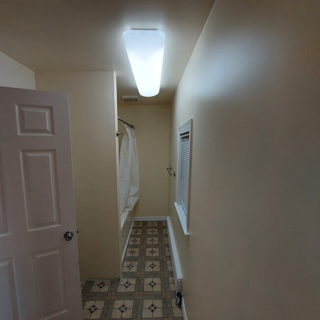 Building Photo - 320 Lincoln St Unit 320-B Rental
