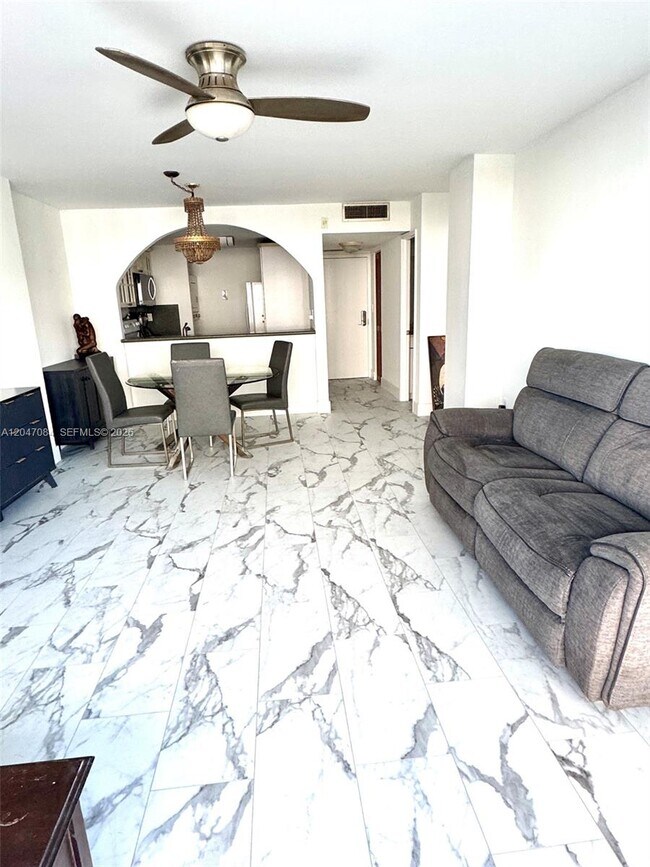 Photo - 600 NE 36th St Unit 609