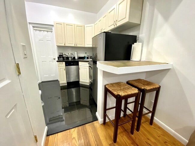 Photo - 310 E 103rd St Unidad ID1032007P
