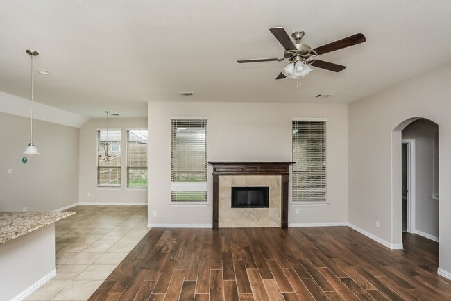 Photo - 220 Watson St