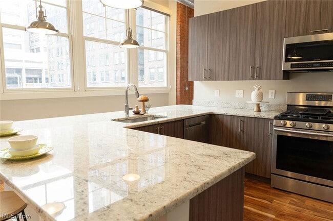 Photo - 1260 W 4th St Unidad 204