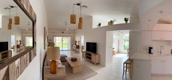 Building Photo - 26700 Rosewood Pointe Dr Unit 206 Corner Rental
