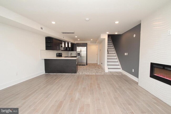 Photo - 2560 Frankford Ave Apartment Unit 3F