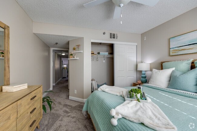 2 BR, 2 BA - 1,040 SF
