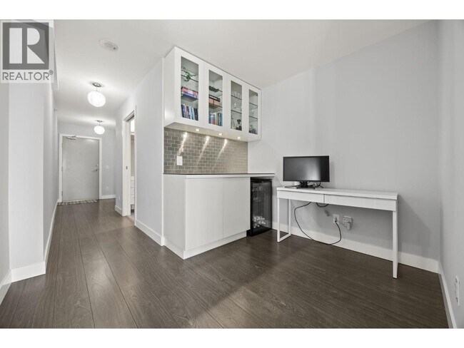 Photo - 668 Columbia St Unit 1011