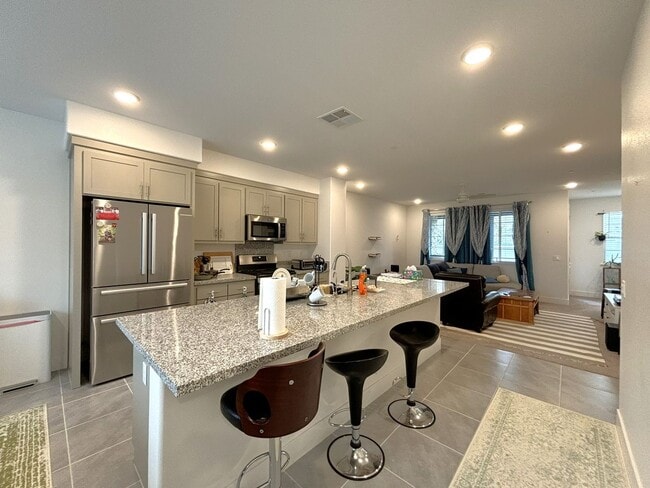 412 Arc Ct