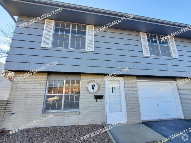 Building Photo - Updated 2 Bed 1 Bath Overland Park Duplex-... Rental