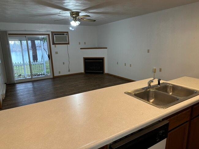 Photo - 1072 Lakeshore Dr Unit 1072