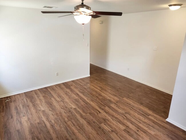 Photo - 212 Holman Path