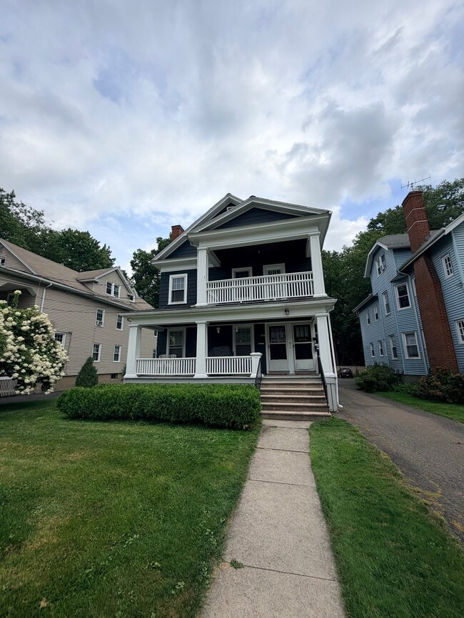 Building Photo - 142 Maplewood Ave