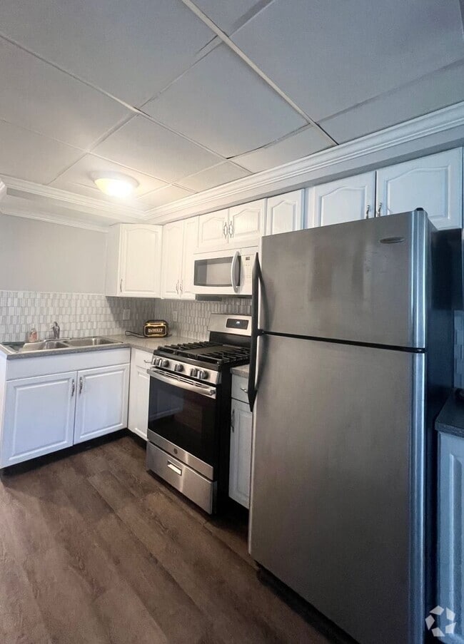Building Photo - 75 Chiswick Rd Unit 75 Chiswick LL Rental