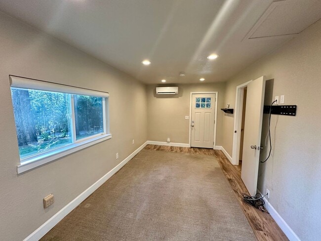 Photo - Charming 1-bedroom, 1-bathroom cottage