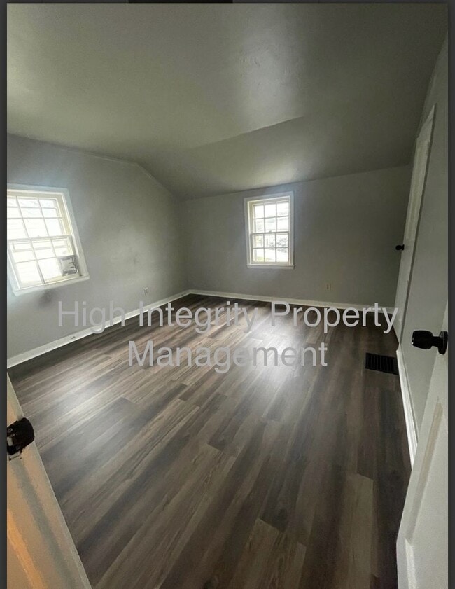 Building Photo - 822 Adams St Unit B