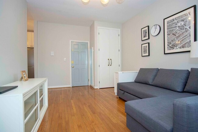 Photo - 271 York St Unidad 8