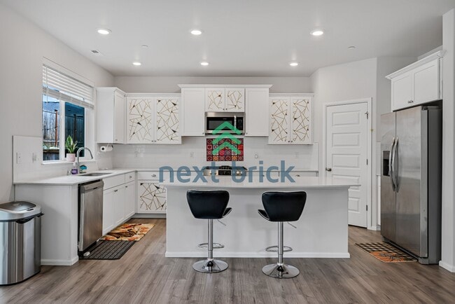 Photo - 909 Wyndham Pl