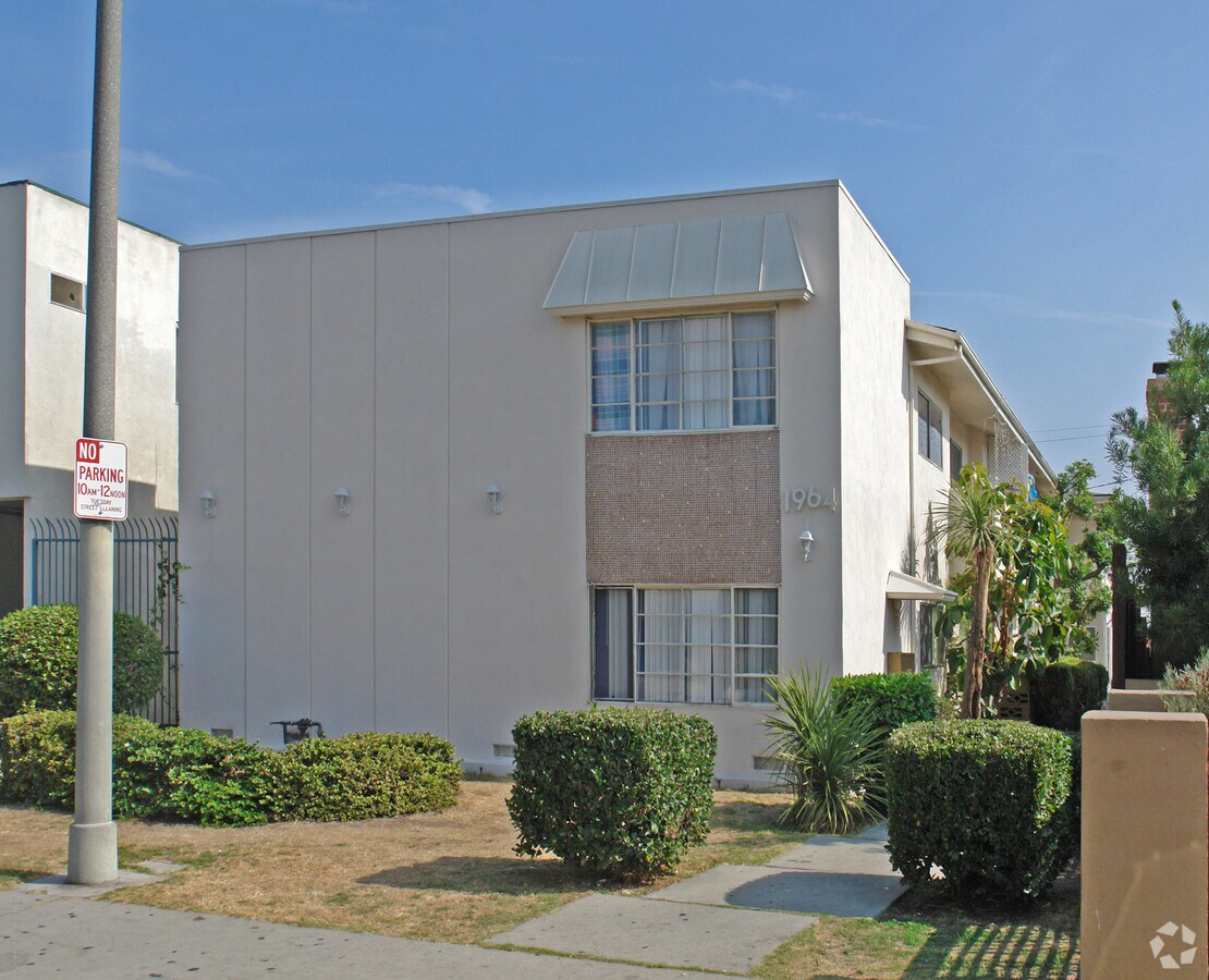Photo - 1964 S Bedford St Apartments