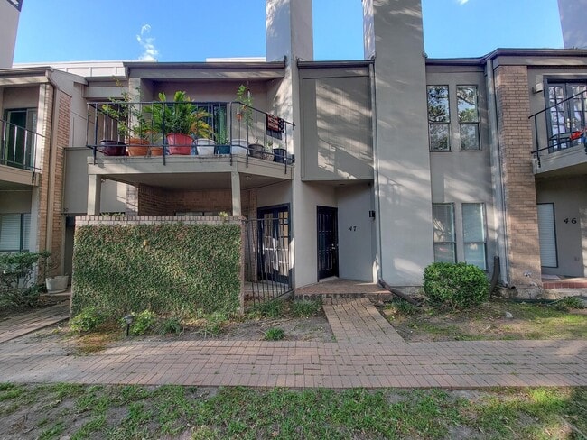 Building Photo - 10811 Richmond Ave Unit 47