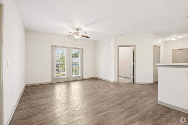 2BR, 2BA - 1,025SF - Living Room