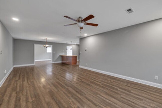 Photo - Knoxville 37912 - 3 bedroom 2 bath - call Kathy Leveille 865-556-0370