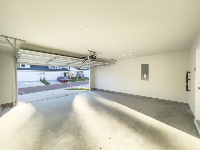 Photo - 105 Paddock Glen Dr