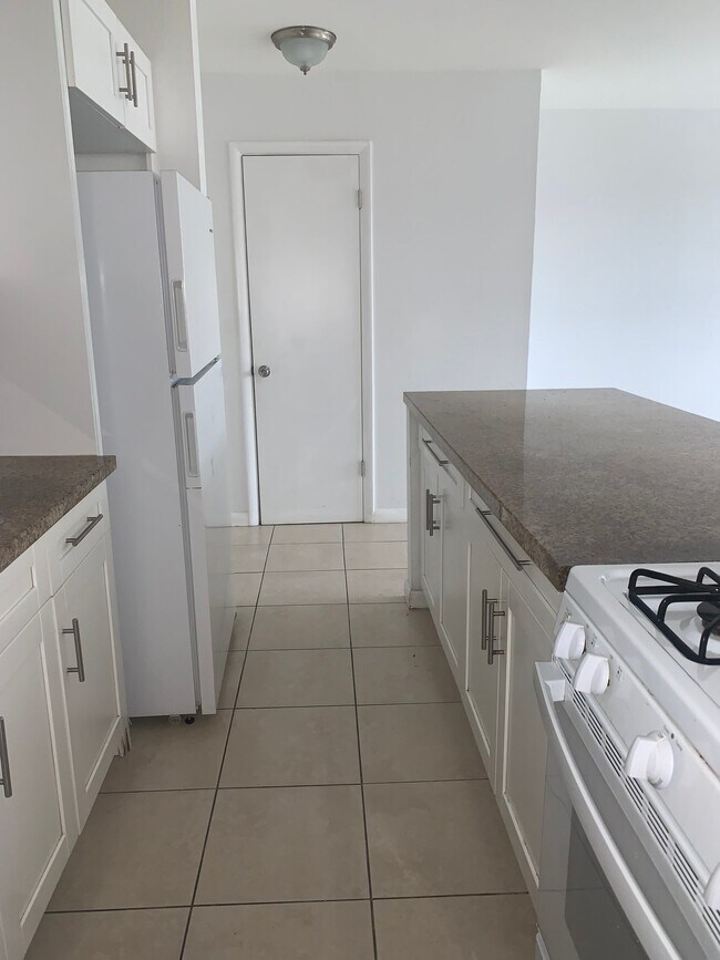 1255 W 53rd St Unit 303