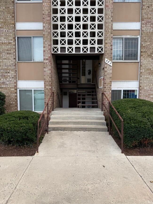 Building - 582 Wilson Bridge Dr Unit C1 Rental