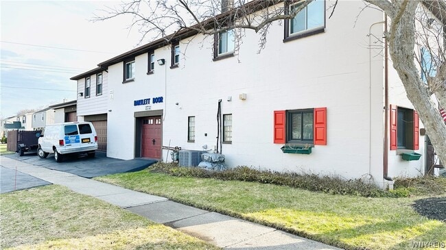 Photo - 954 Brighton Rd