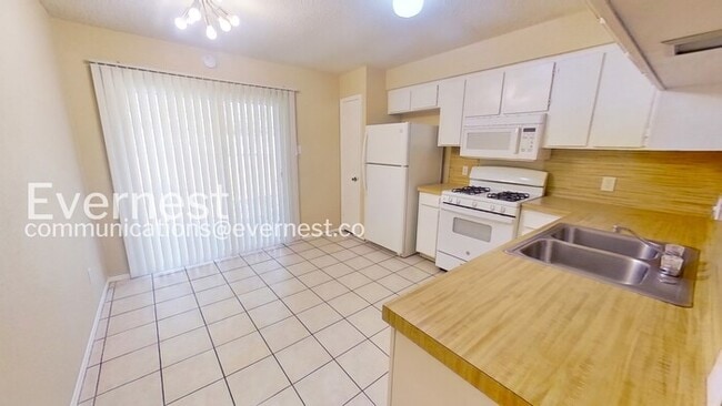 Photo - 204 W William Cannon Dr