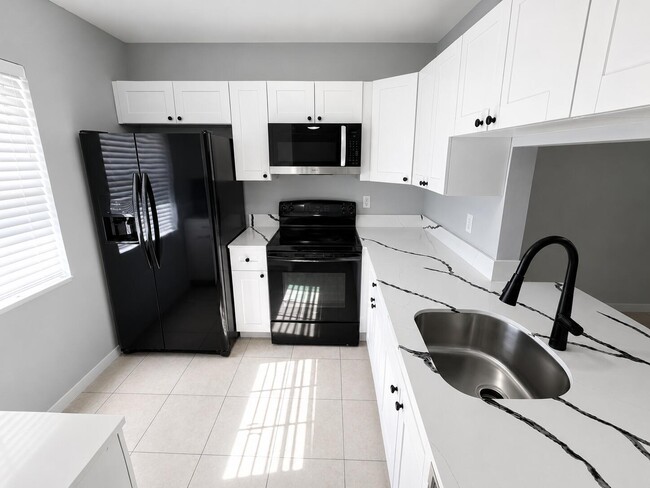 Building Photo - 4321 NW 9th Ave Unit 204