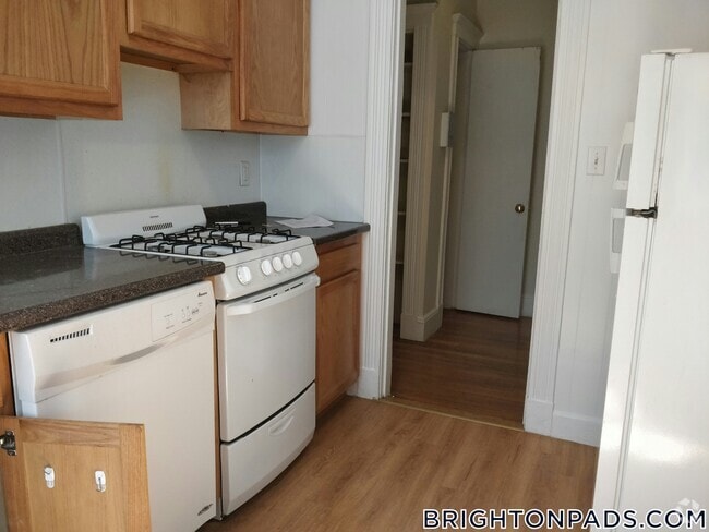 Building Photo - 1810 Commonwealth Ave Rental