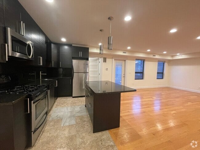 Building Photo - 1616 Beacon St Unit 3 Rental