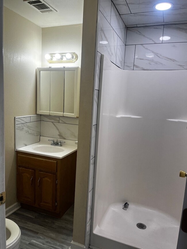 Photo - 1007 Wallace St