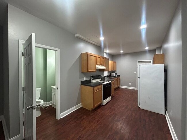 Photo - 2 Bedrooms PLUS DEN