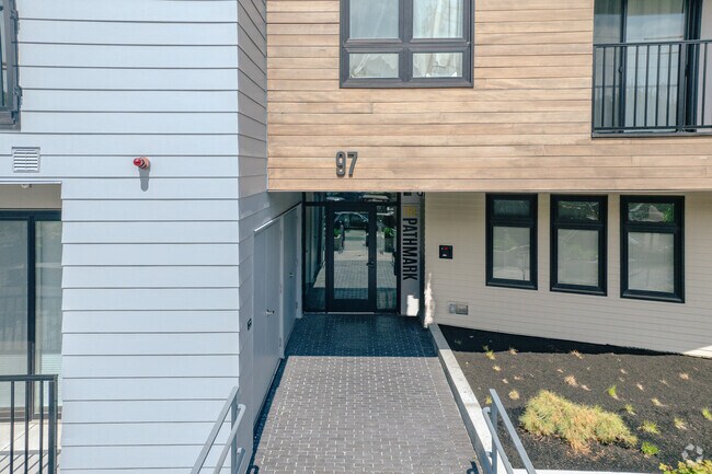 Entrada al edificio - The Pathmark