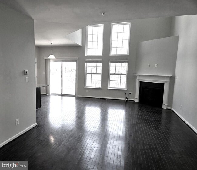 Photo - 514 Millar Ct