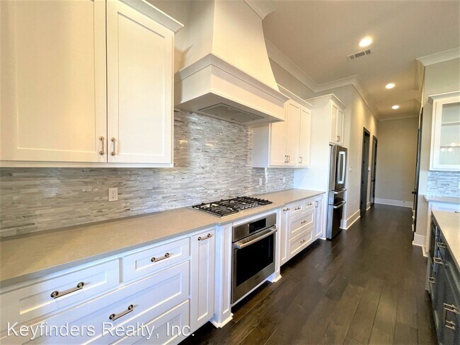 Photo - 4 br, 3 bath House - 2053 Rue Cremieux