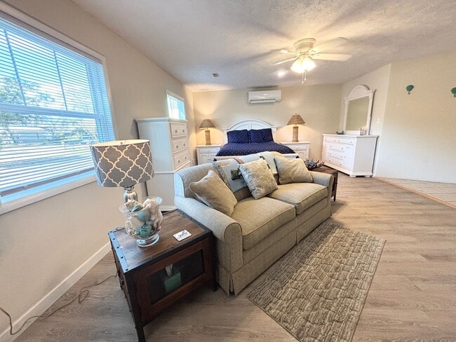 Photo - CALLING ALL SNOWBIRDS! Fully furnished apartment!