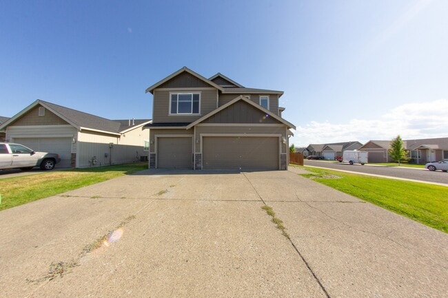 Building Photo - 5 Bedroom Home for Rent