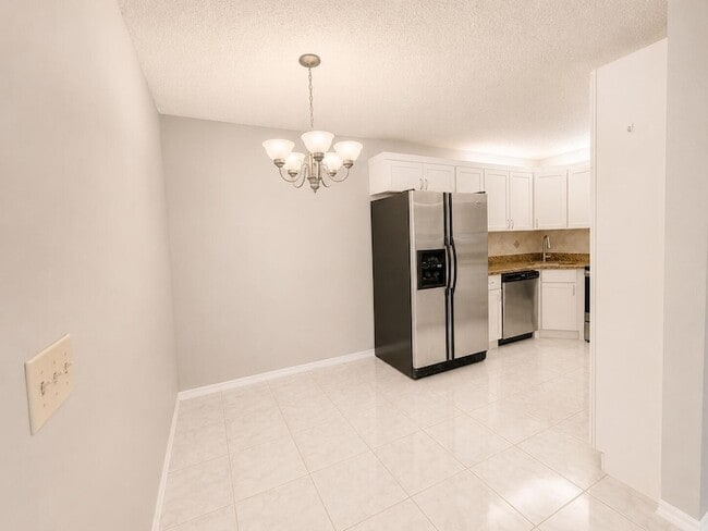 Photo - 1995 SW Silver Pine Way Unit 119-D1